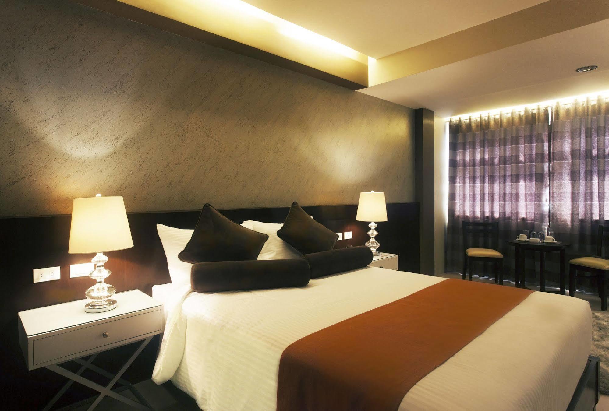 Grace Crown Hotel Анхелес Экстерьер фото