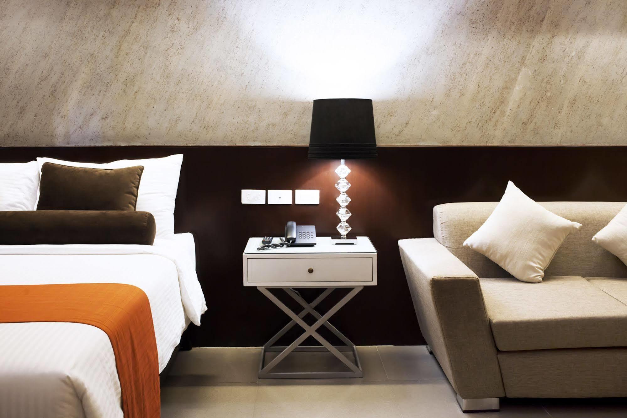 Grace Crown Hotel Анхелес Экстерьер фото