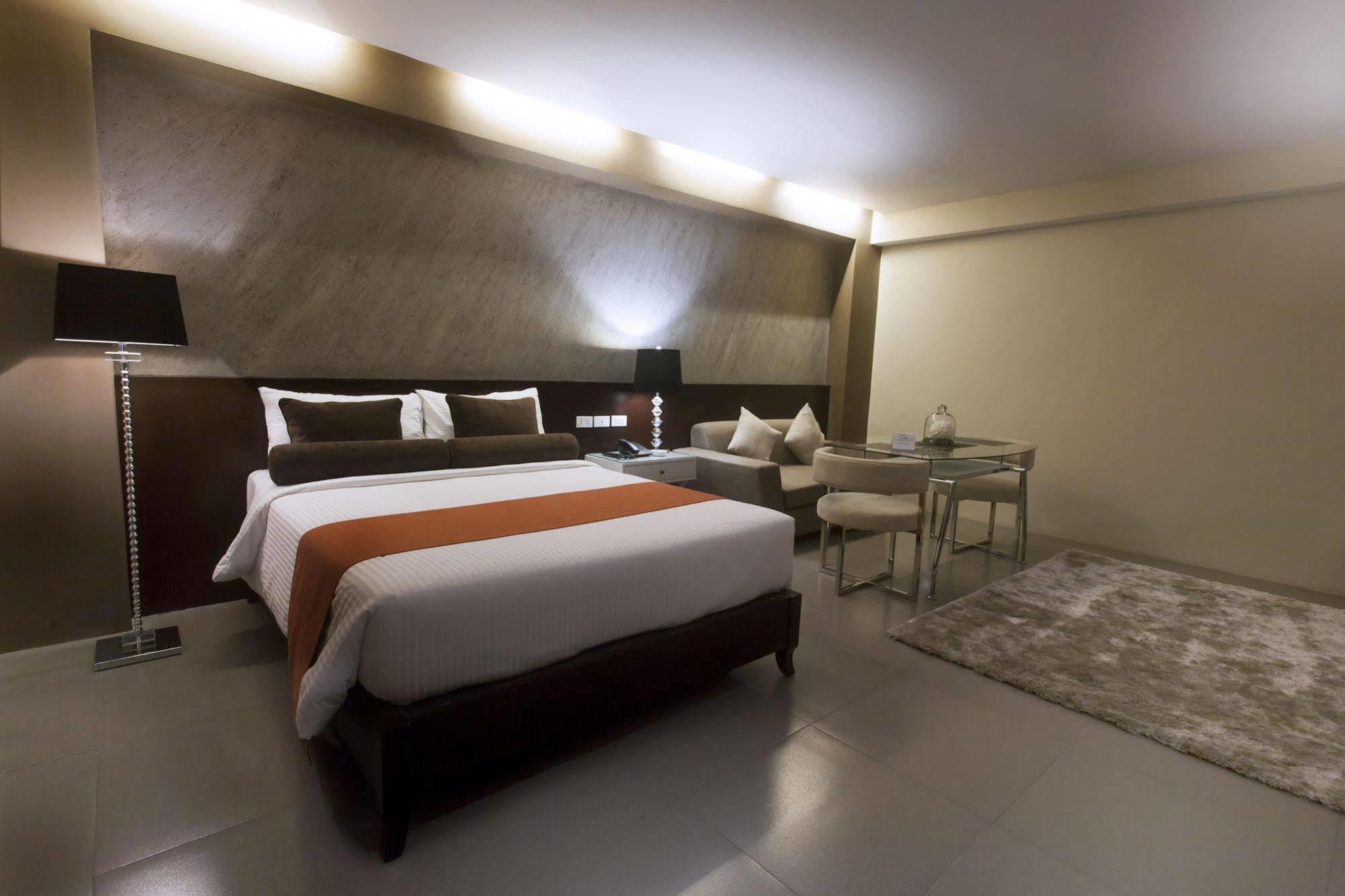Grace Crown Hotel Анхелес Экстерьер фото