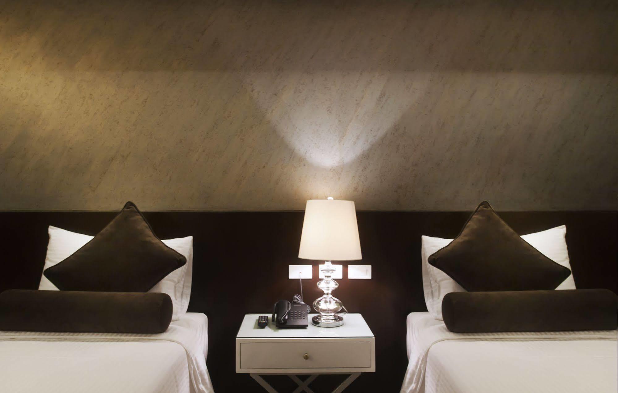 Grace Crown Hotel Анхелес Экстерьер фото